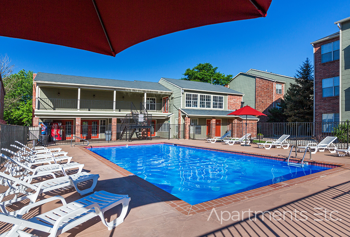 Beverly_Place_Apartments_Colorado_Springs_CO_80918_outdoor_pool_area