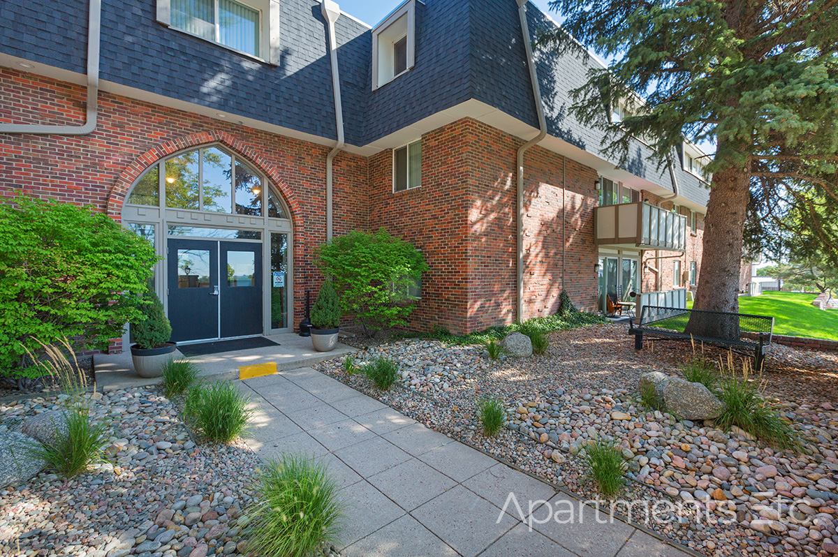Devonshire_Square_Colorado_Springs_Rentals_80909