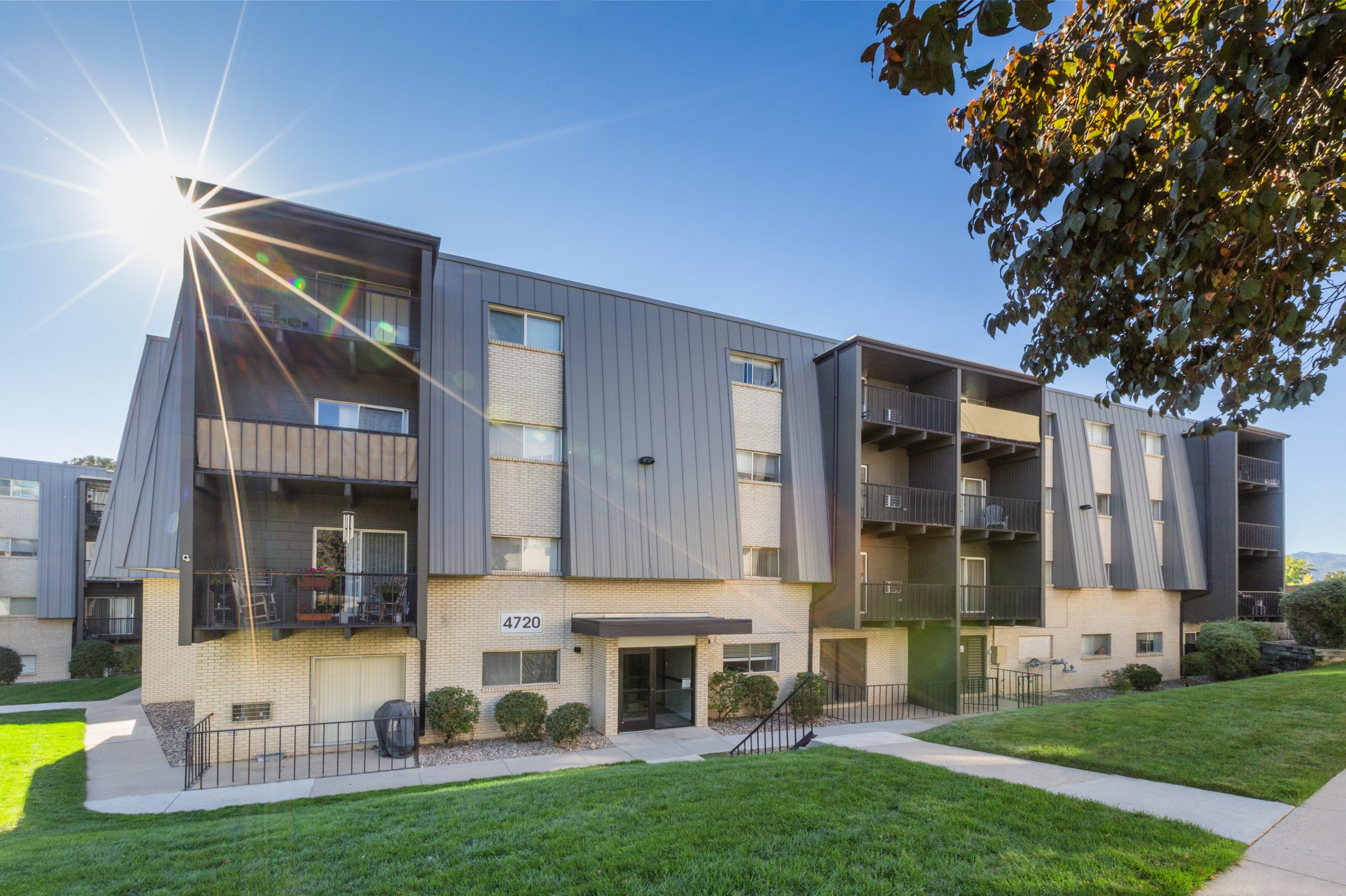 Flats_At_Pine_Cliff_Apartments_Colorado_Springs