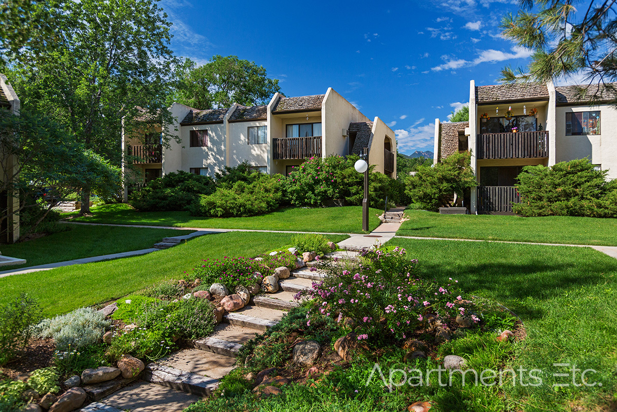 Glenpond_Apartments_near_Broadmoor_Towne_Center