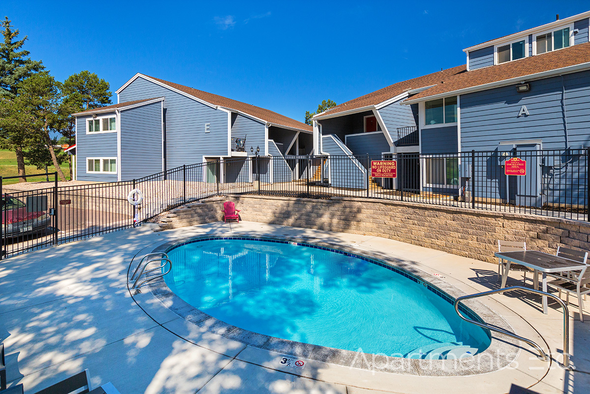 Lofts_at_1567_Pet_Friendly_Apartments_80910_Pool_area