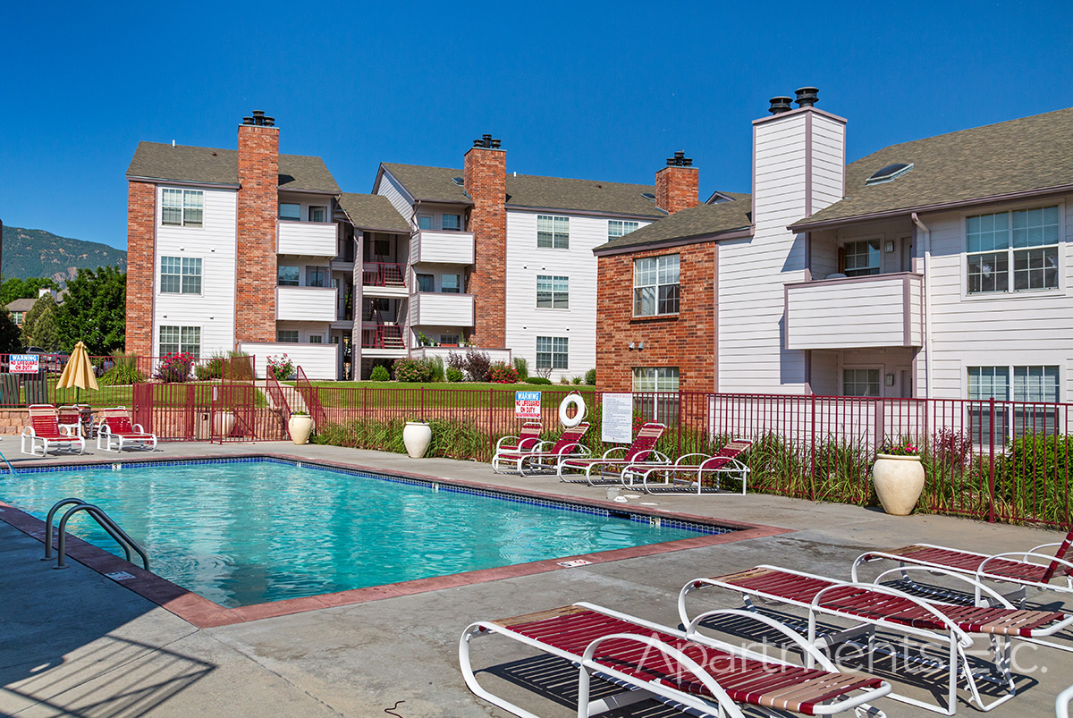 The_Summit_Apartments_Colorado_Springs_80906_Outdoor_pool