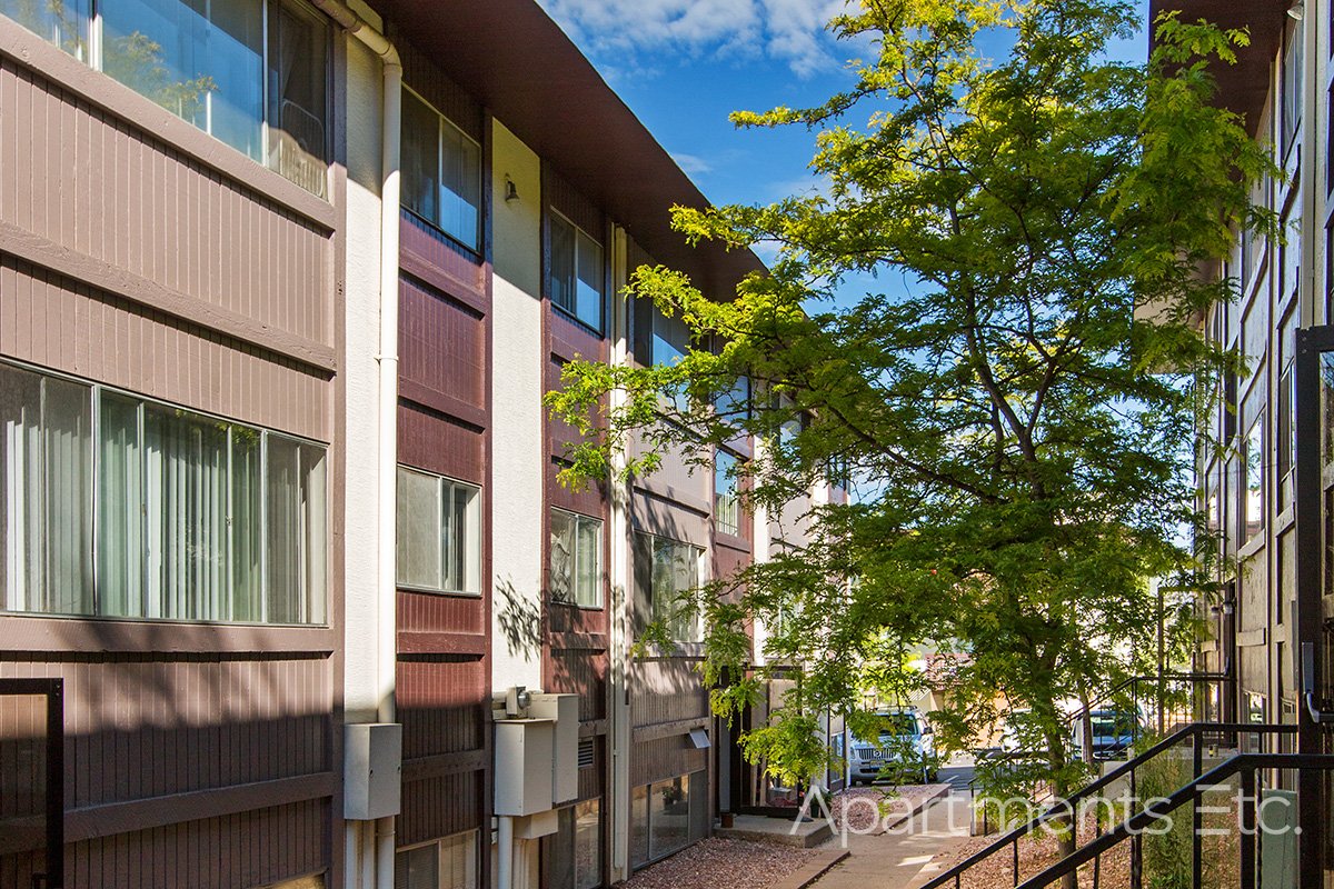 Shannon_Hills_Apartments_community_buildings_in_Colorado_Springs